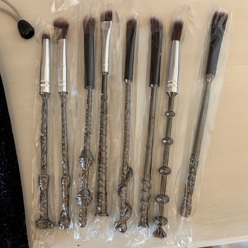Set of 8 Magic Wand Makeup Brushes